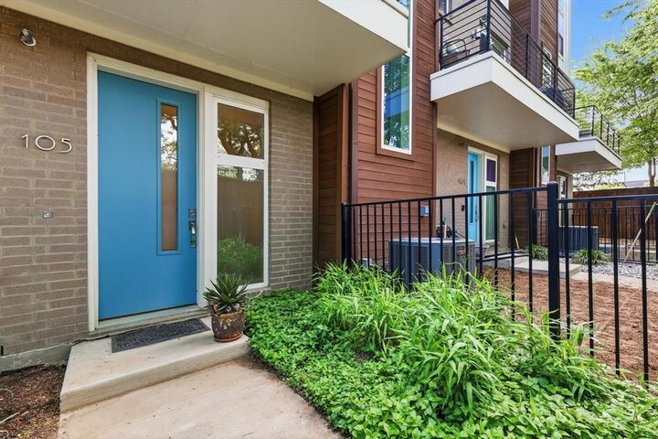 Property Photo:  4620 Munger Avenue 105  TX 75204 