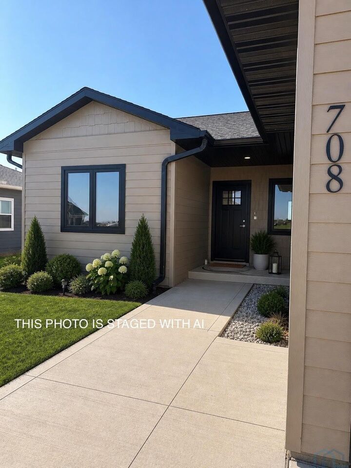 Property Photo: 708 17th St SE IA 51041