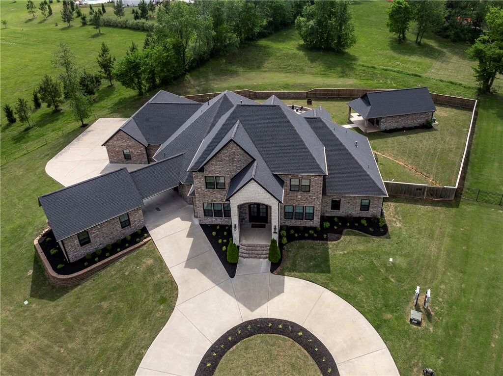 Property Photo:  5104 S Haxton Circle  AR 72713 