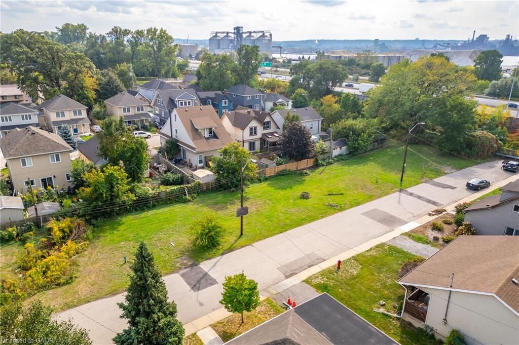Property Photo:  11 Knapmans Drive  ON L8H 7E8 