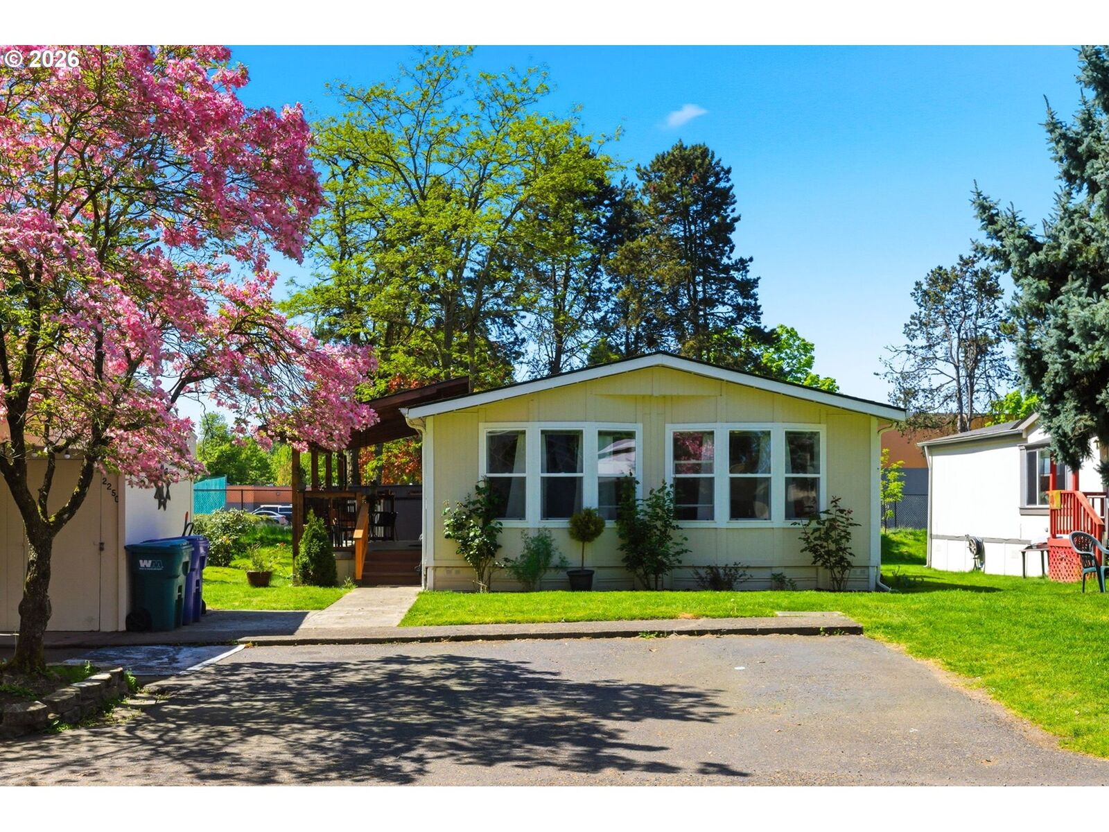 Property Photo:  2250 N Broughton Dr  OR 97217 