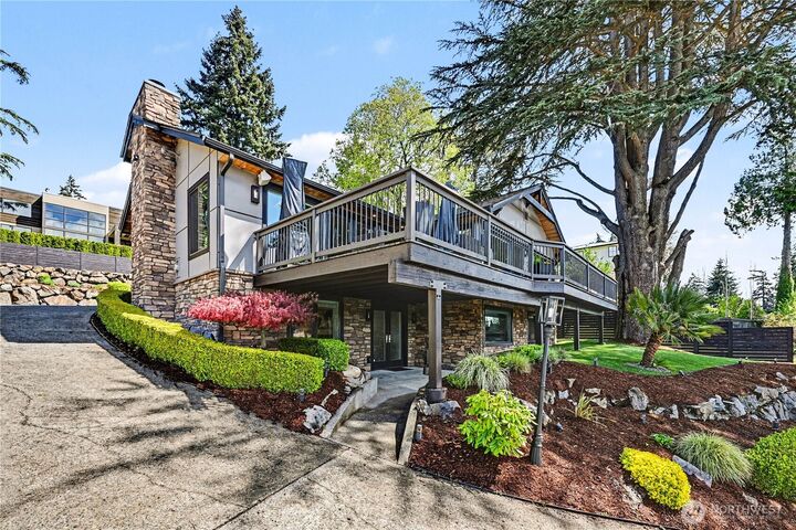 Property Photo:  9544  Lake Washington Boulevard NE  WA 98004 