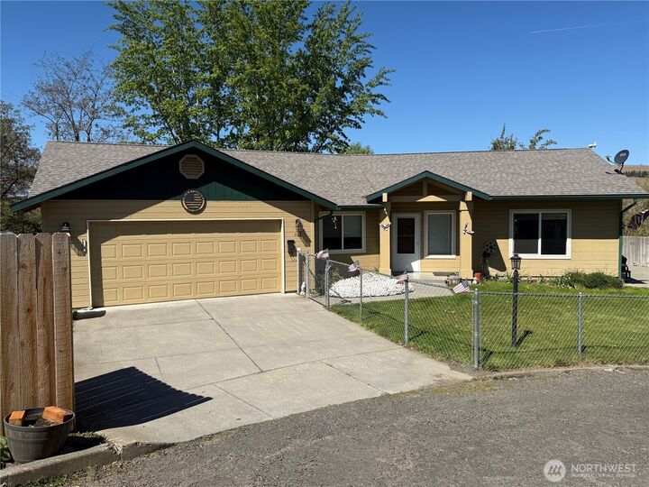 Property Photo:  102 S 8th Street  WA 99328 