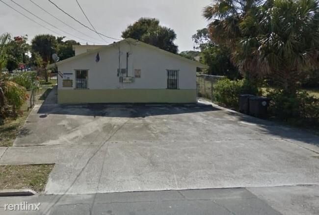Property Photo:  616 11th Street  FL 33401 