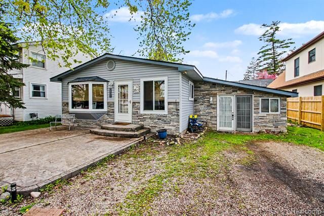 Property Photo:  1210 Sunrise Park Street  MI 48843 