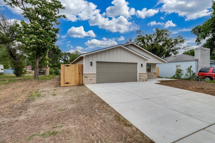 Property Photo:  1932 S Mosley  KS 67211 