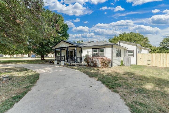 Property Photo:  4600 S Laura St  KS 67216 