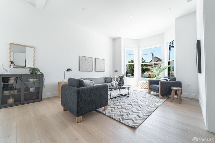 Property Photo:  1552 Palou Avenue  CA 94124 