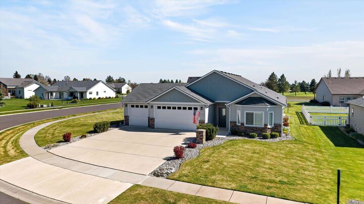 Property Photo:  1432 E Sawgrass Ln  WA 99006 