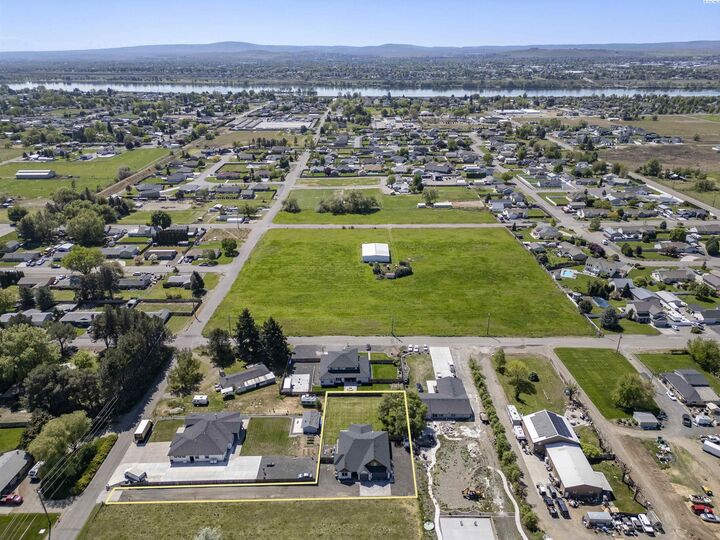 Property Photo:  2520 Road 64  WA 99301 