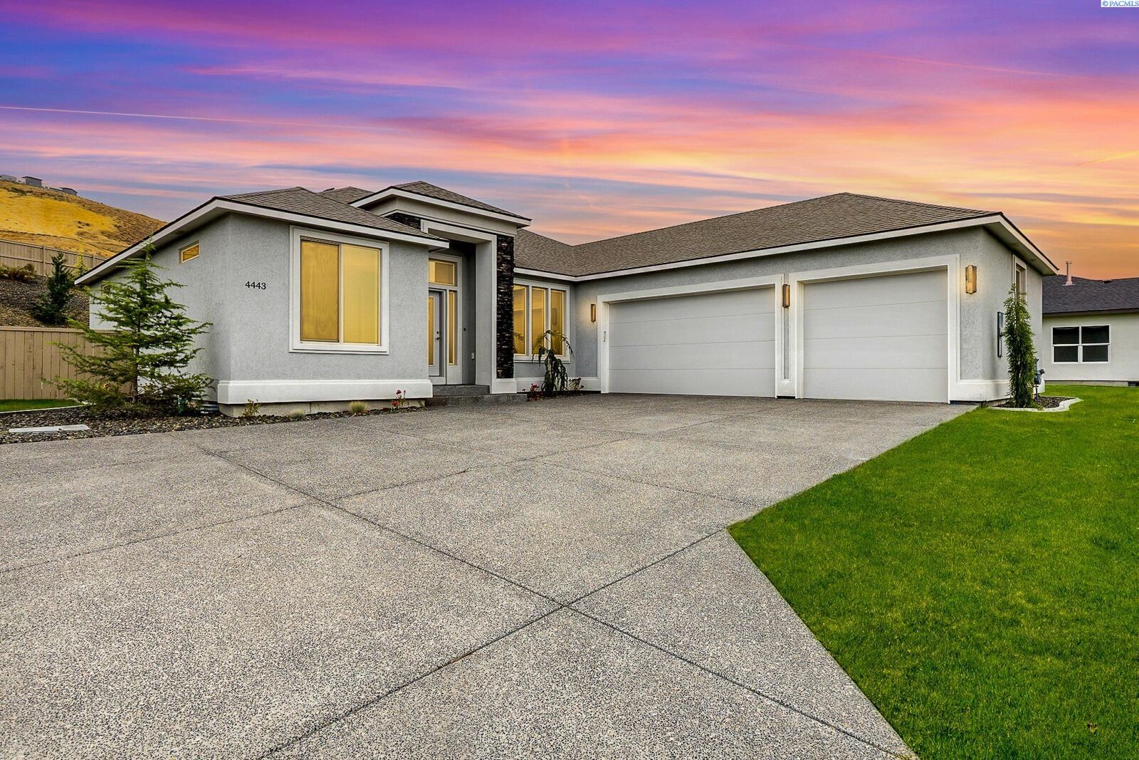 Property Photo:  4443 Cowlitz Blvd  WA 99352 