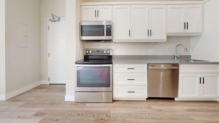 Property Photo:  39 1st Avenue S Unit 4  ON N0G 1L0 