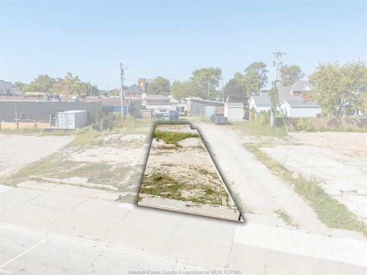 14 Erie Street North — photo 1