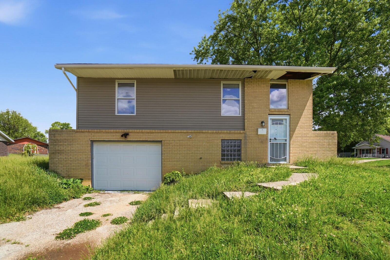 Property Photo:  1805 Coretta Court  OH 45417 
