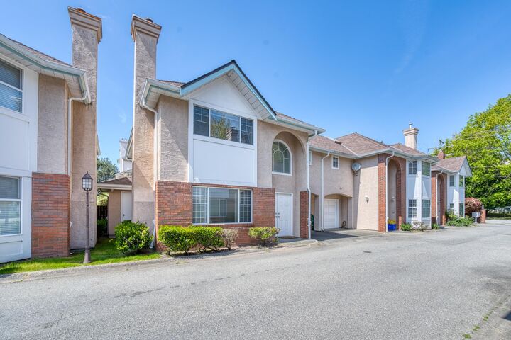 Property Photo: 8280 Bennett Road 3 BC V6Y 1N5