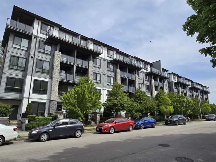 15351 101 Avenue 418 — photo 1