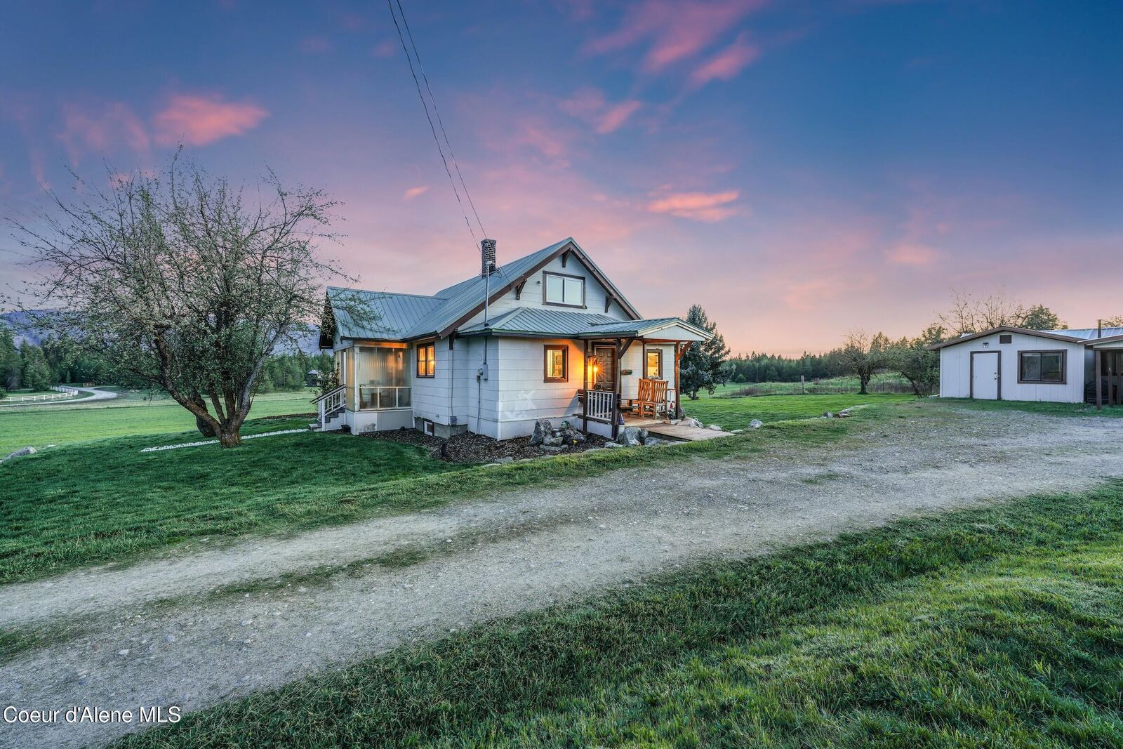 Property Photo:  1050 Eastside Rd  ID 83856 