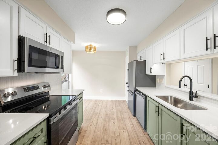 Property Photo:  7204 Winery Lane  NC 28227 