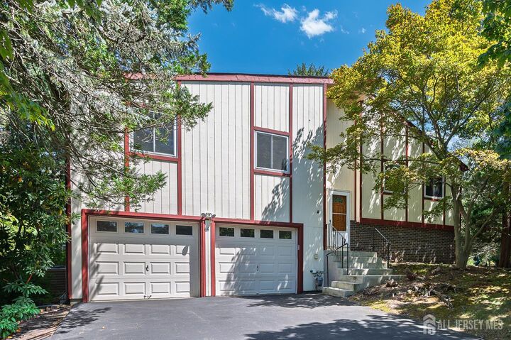 Property Photo:  4 Donner Court  NJ 08852 