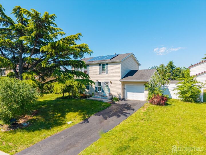 Property Photo:  40 Jefferson Drive  NJ 08854 