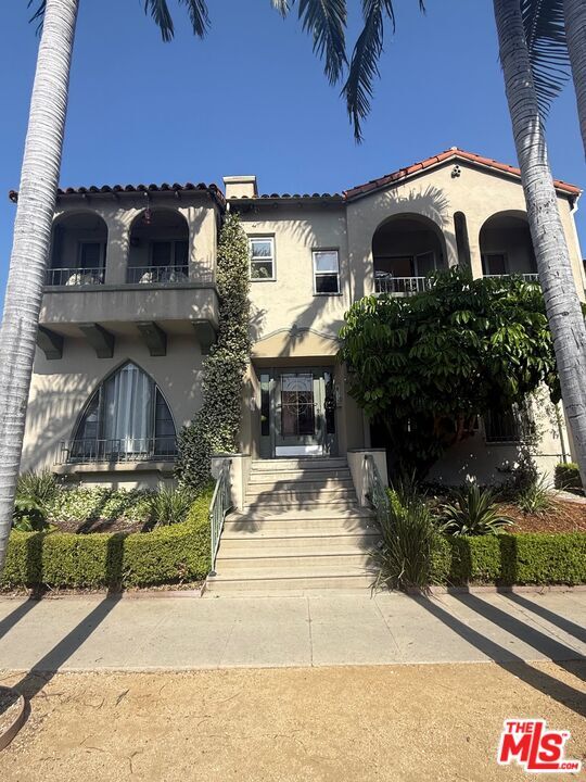 Property Photo:  444 N Curson Ave  CA 90036 