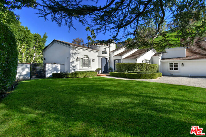 Property Photo:  4524 Balboa Ave  CA 91316 