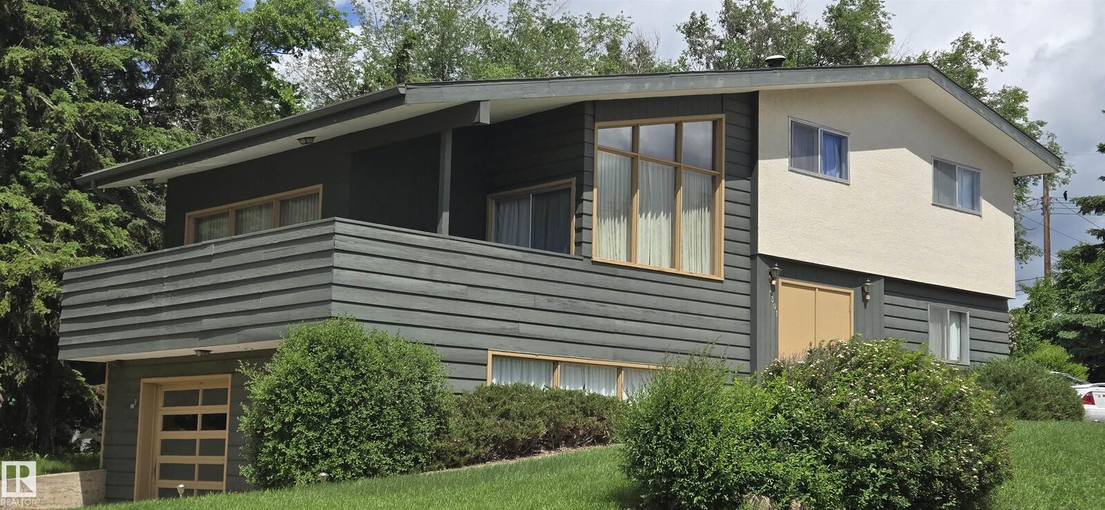 Property Photo: 4301 51 Street AB T9C 1V1
