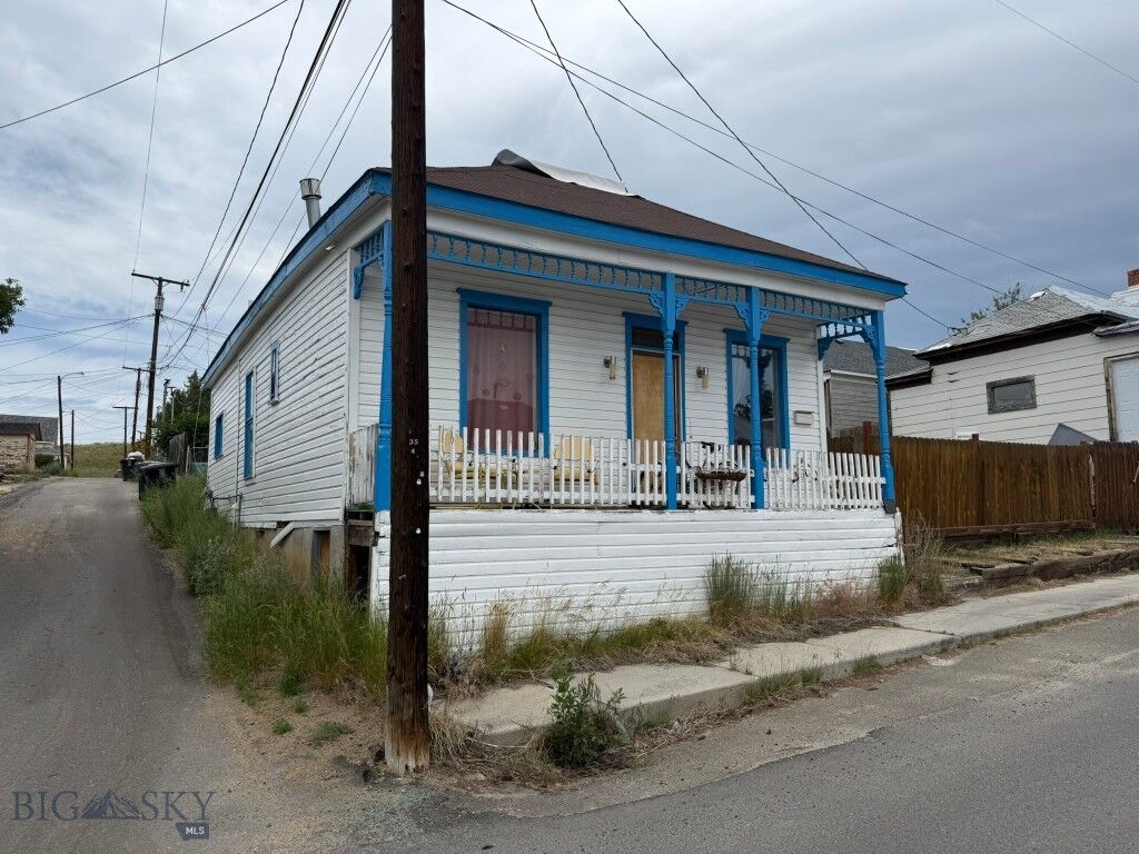 Property Photo:  605 Caledonia  MT 59701 
