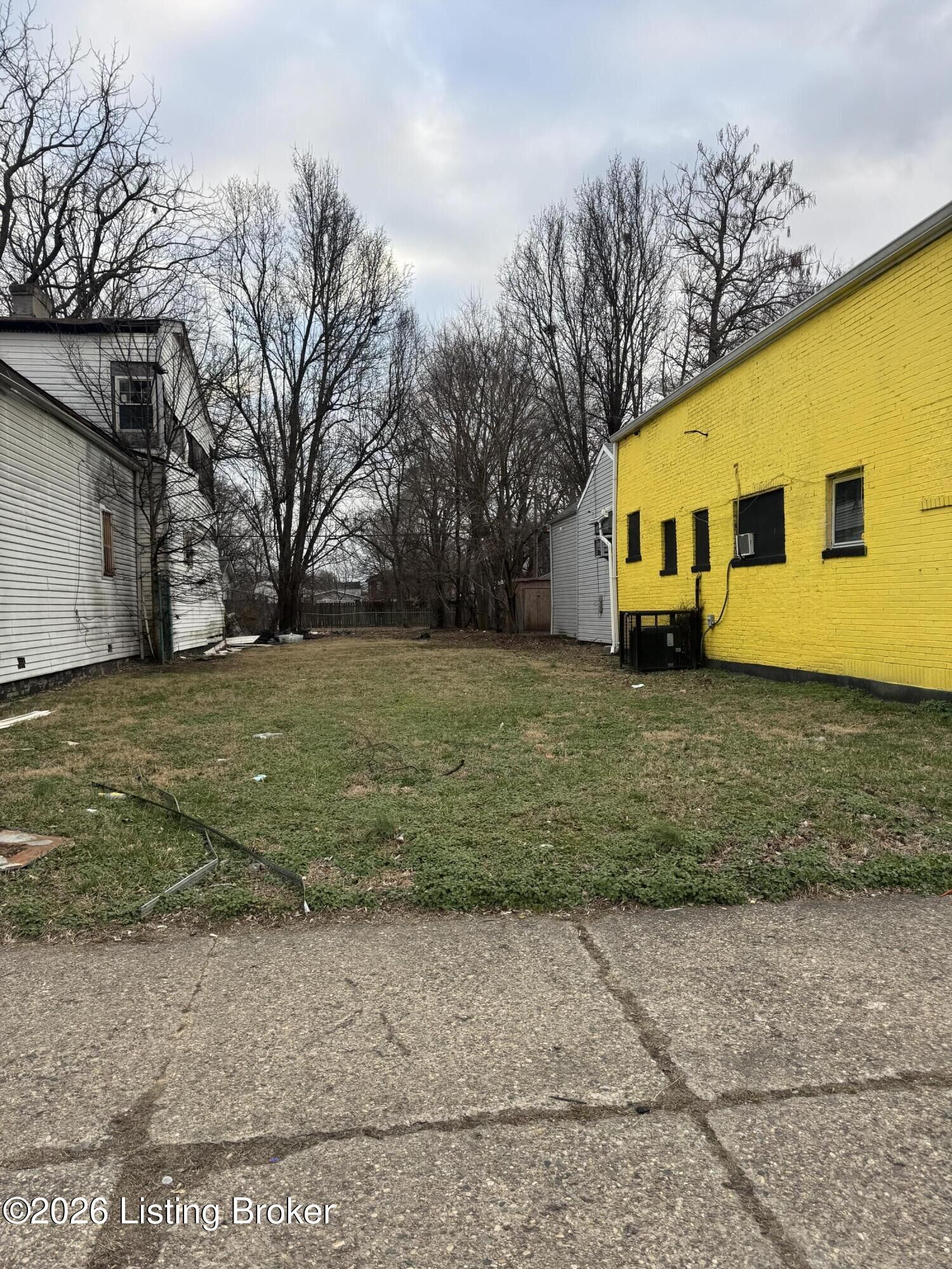Property Photo:  2408 W Market St  KY 40212 
