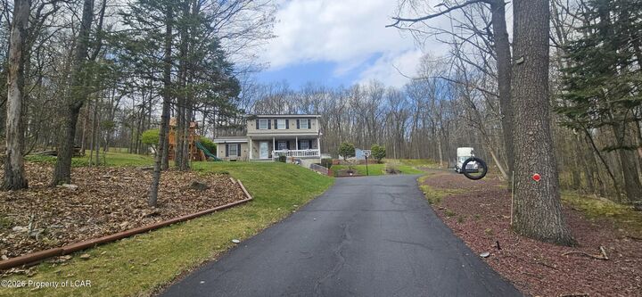 Property Photo:  9 Bentwood Road  PA 18222 