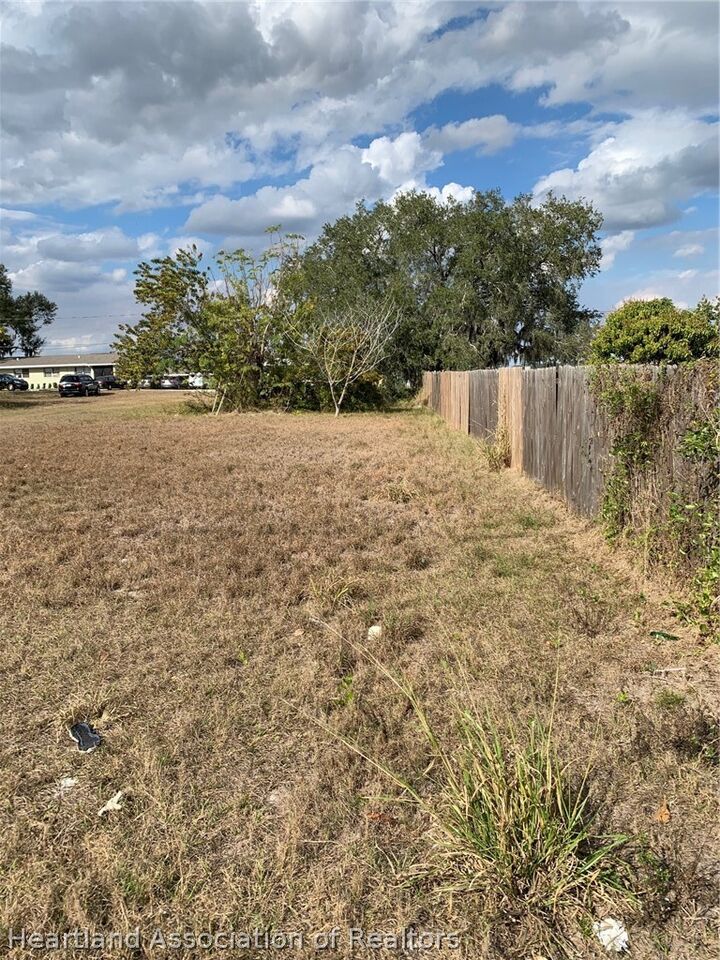 Property Photo: 215 Tulane Drive FL 33825