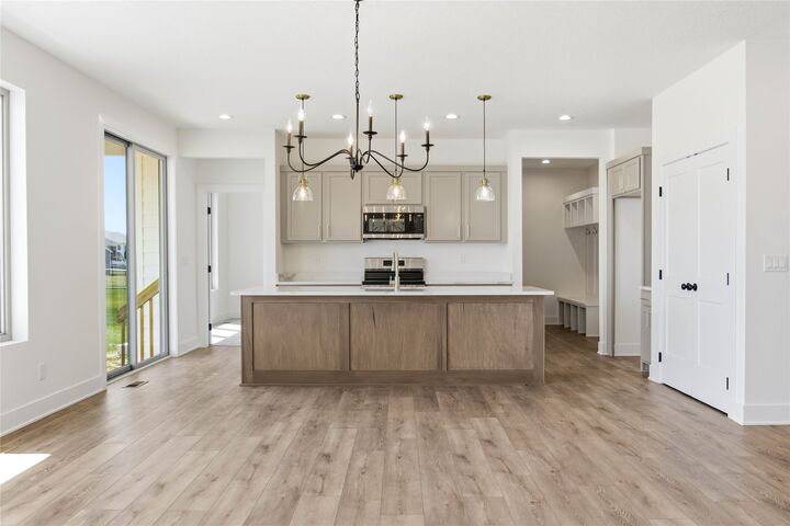 Property Photo:  427 Walnut Drive  IA 50124 