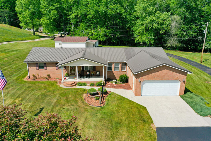 Property Photo: 8356 E Laurel Road KY 40741