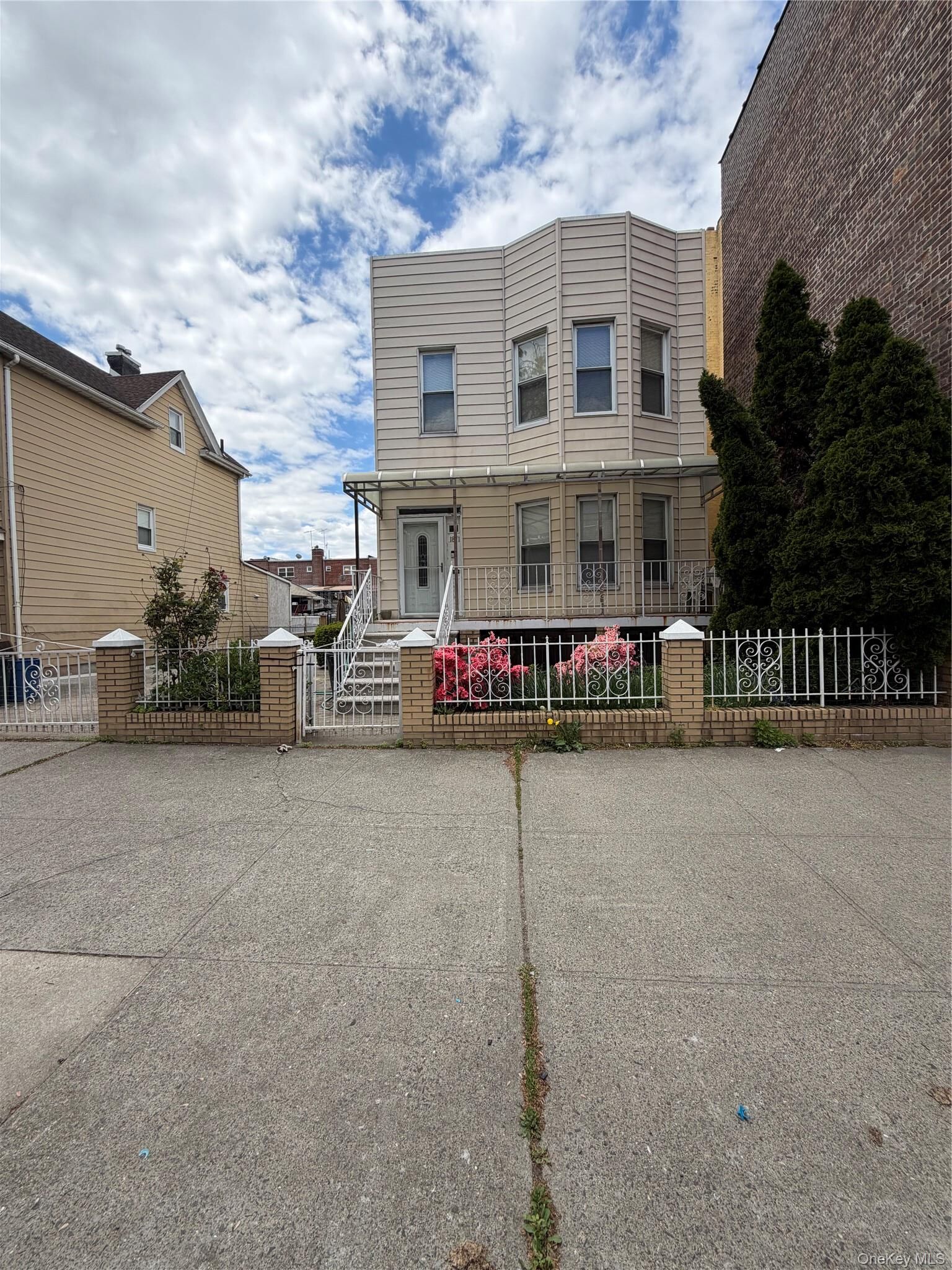 Property Photo:  1871 Matthews Avenue  NY 10462 