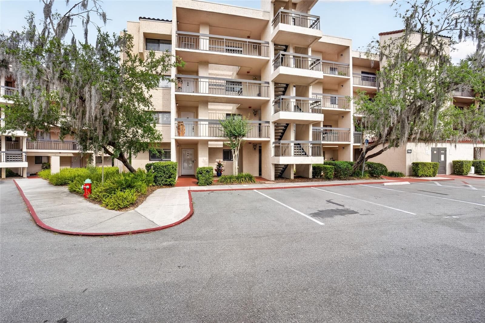 Property Photo: 1166 Carmel Circle 100 FL 32707