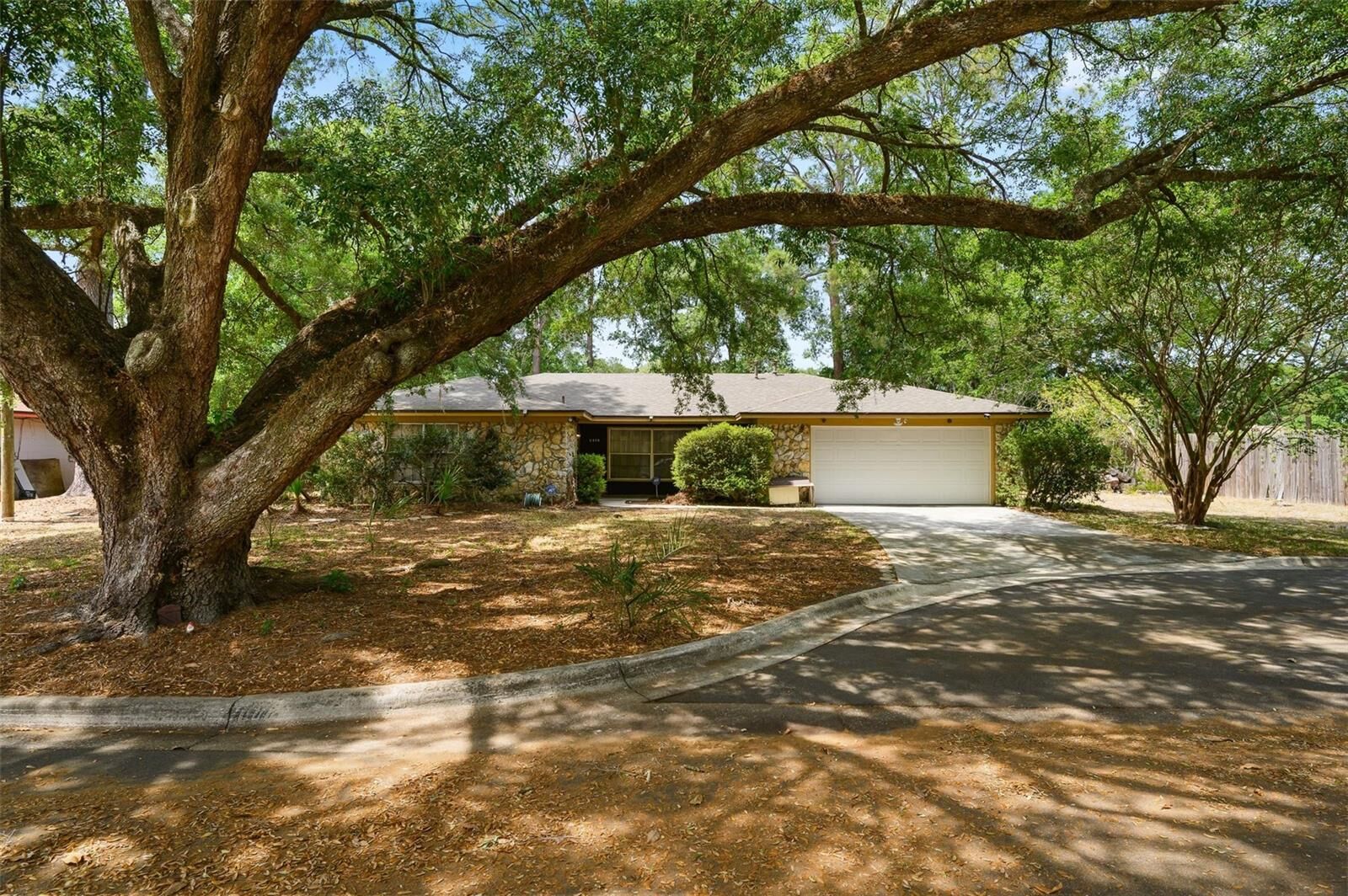 Property Photo:  2416 NW 55th Boulevard  FL 32653 