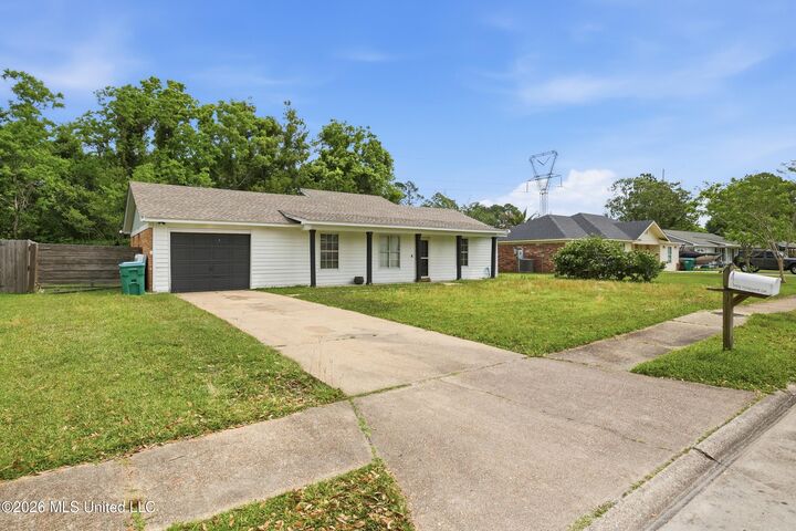 Property Photo:  3905 Yosemite Drive  MS 39564 