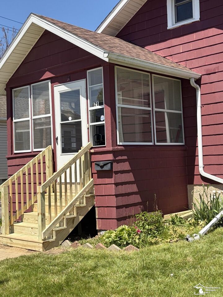 Property Photo:  21 Lemerand Street  MI 48162 