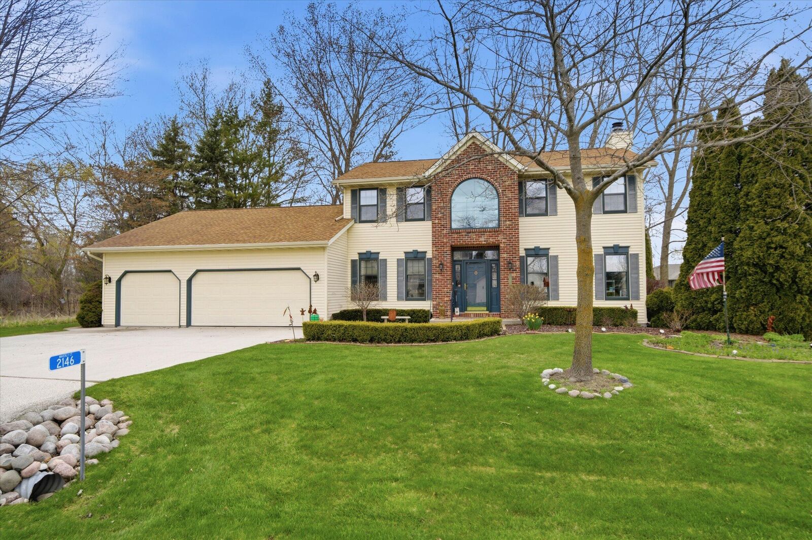 Property Photo:  2146 Waverly Ct  WI 53083 