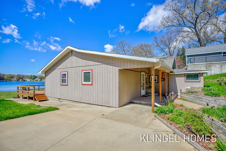 Property Photo:  2091 Lake Avenue  MI 49457 