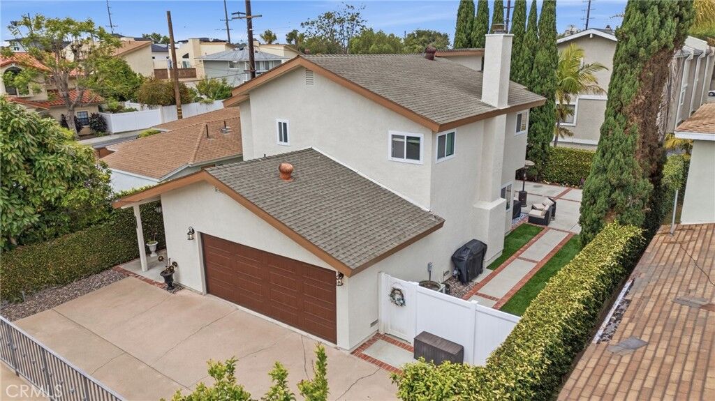 Property Photo:  2103 Huntington Lane 2  CA 90278 