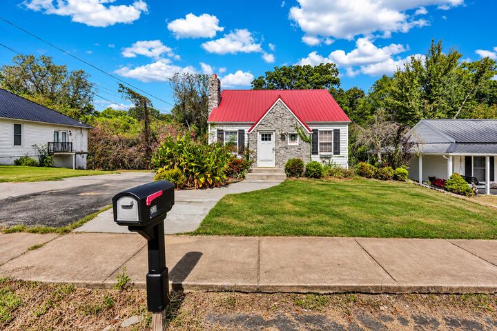 Property Photo: 209 Church St TN 37058