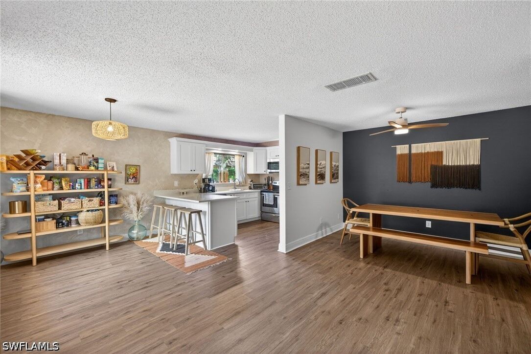 Property Photo: 1466 Park Shore Circle 3 FL 33901