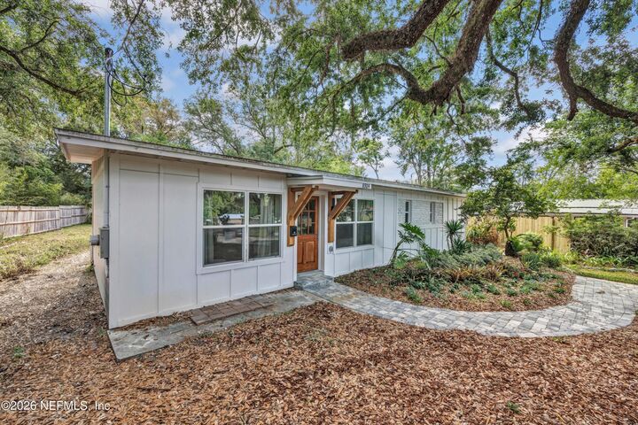 Property Photo: 8924 Lopez Court FL 32216