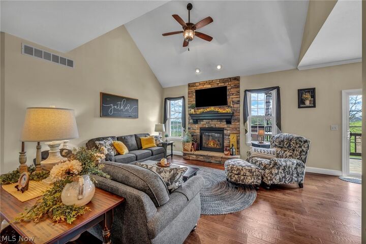 Property Photo: 32181 Westward Way OH 44432