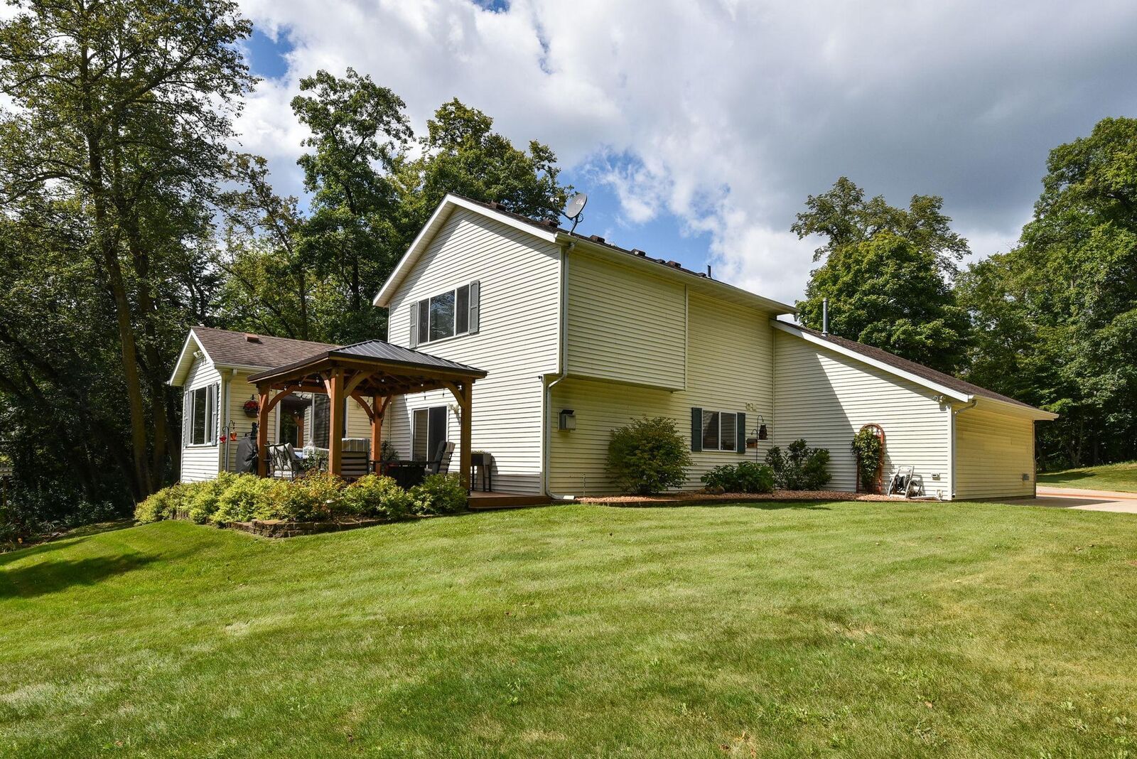 Property Photo:  14068 Franklin Avenue NW  MN 55320 