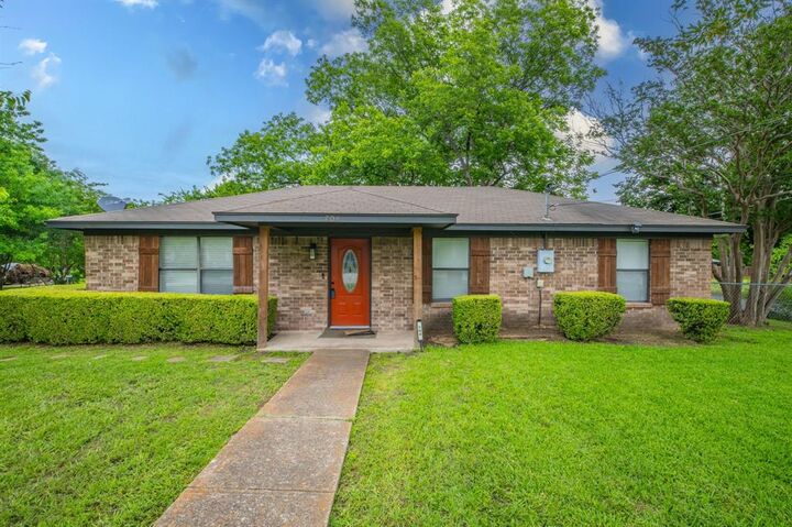 Photo de la propriété:  704 N Josephine Street  TX 75189 