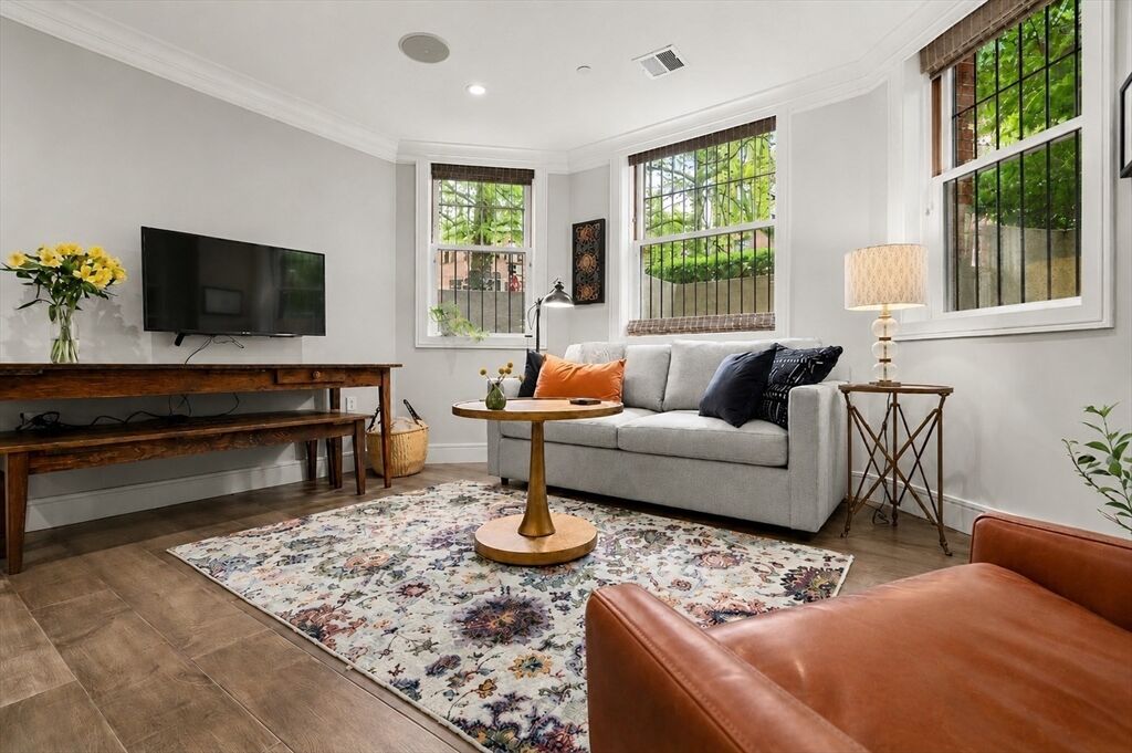 Property Photo:  11 Exeter Street 2  MA 02116 
