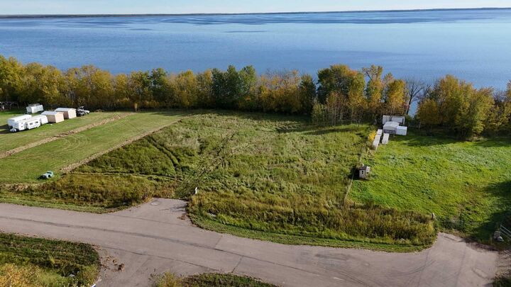 Photo de la propriété:  18 Lloyd Lines Way  AB T0A 2T0 