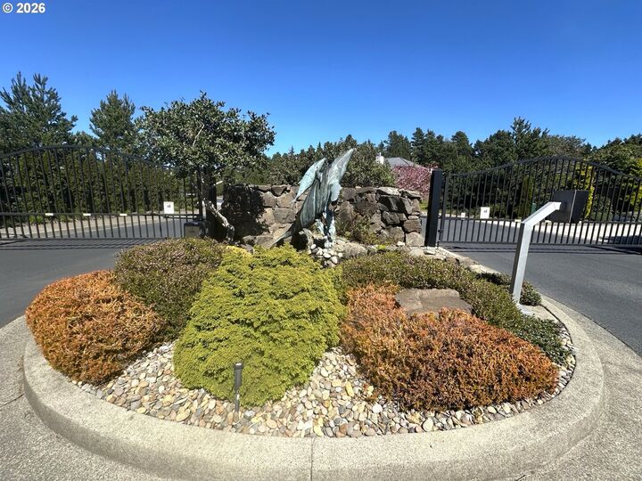 Property Photo:  Sailors Ravine Ct  OR 97439 